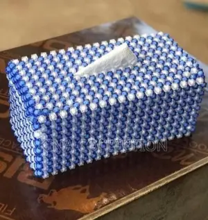 Photo - Élégante boîte à mouchoirs décorée en perles artisanales