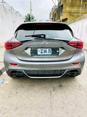 Photo - Infiniti Q50 2018 - Berline de luxe neuve, kilométrage minimal