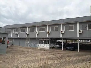 Location Bureaux & commerces 500 m² - Pointe-noire