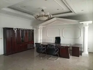 Location Bureaux & commerces 500 m² - Pointe-noire