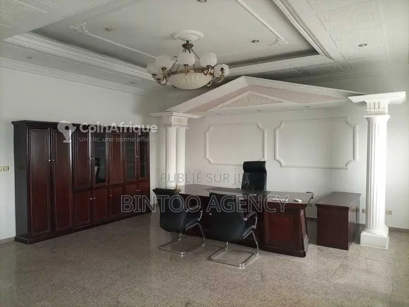 Location Bureaux & commerces 500 m² - Pointe-noire