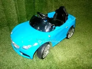 Photo - Voiture miniature pour enfant en bon état