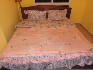 Photo - Lit médical confortable avec matelas orthopédique