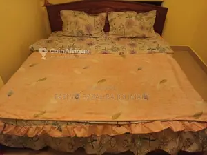 Lit médical confortable avec matelas orthopédique