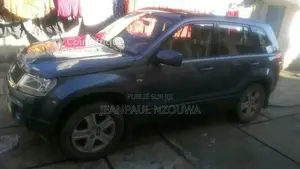 Photo - Suzuki Grand Vitara 2011 - SUV compact en excellent état