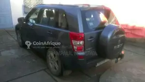 Suzuki Grand Vitara 2011 - SUV compact en excellent état
