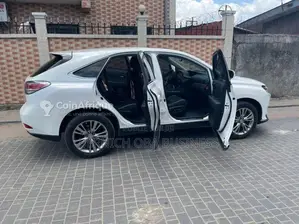 SUV hybride Lexus NX 300h 2021 - Luxe et économie