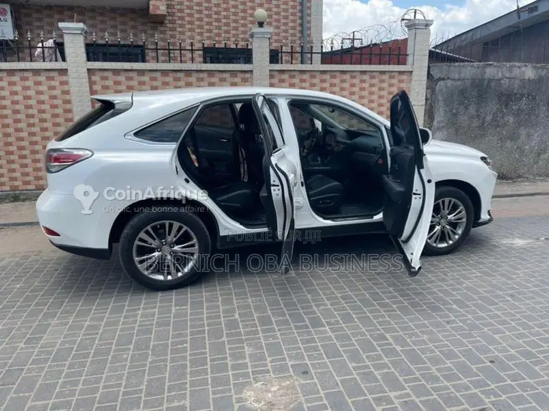 SUV hybride Lexus NX 300h 2021 - Luxe et économie