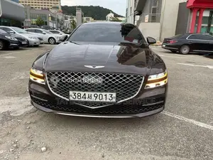 Photo - Hyundai Genesis 2023 - Berline de luxe neuve, essence automatique