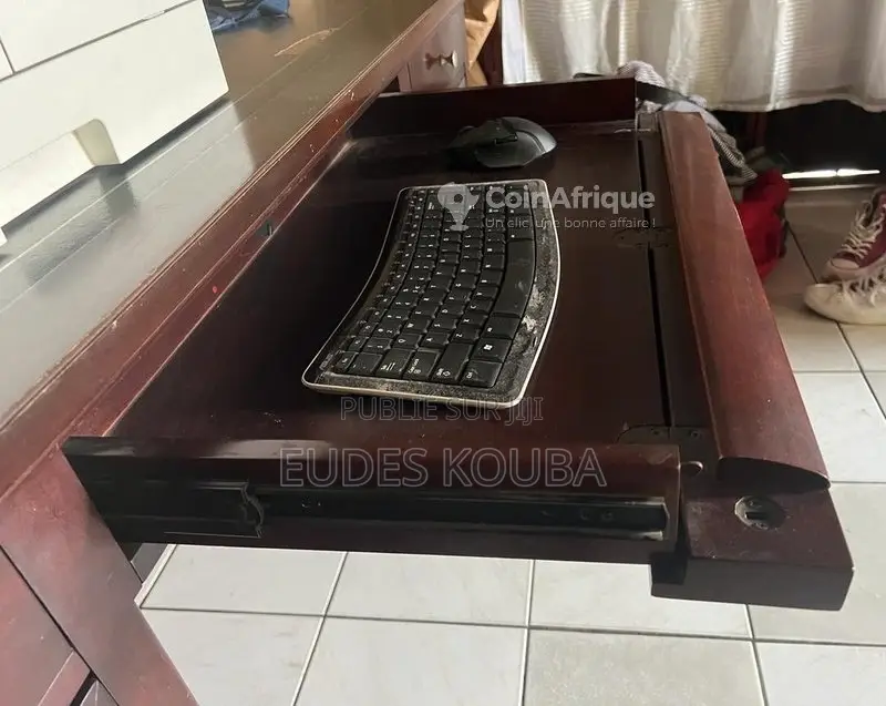 Bureau de direction professionnel en bois massif