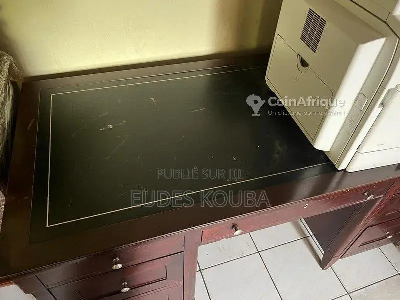 Bureau de direction professionnel en bois massif