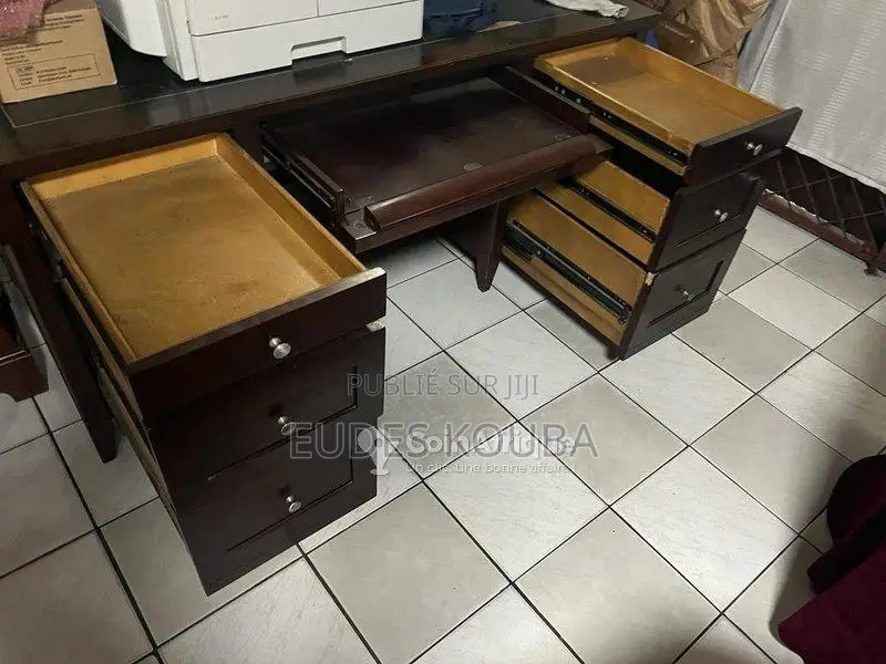 Bureau de direction professionnel en bois massif