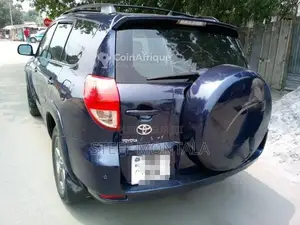 Toyota RAV4 2009 - SUV automatique essence, état impeccable