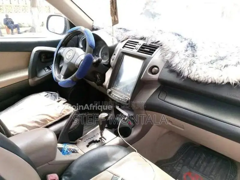 Toyota RAV4 2009 - SUV automatique essence, état impeccable