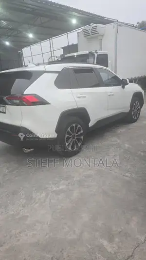 Toyota RAV4 2020 - SUV compact tout équipé, essence