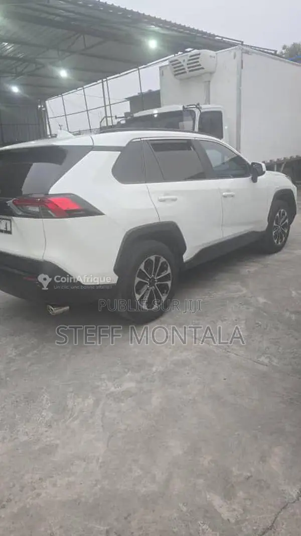 Toyota RAV4 2020 - SUV compact tout équipé, essence