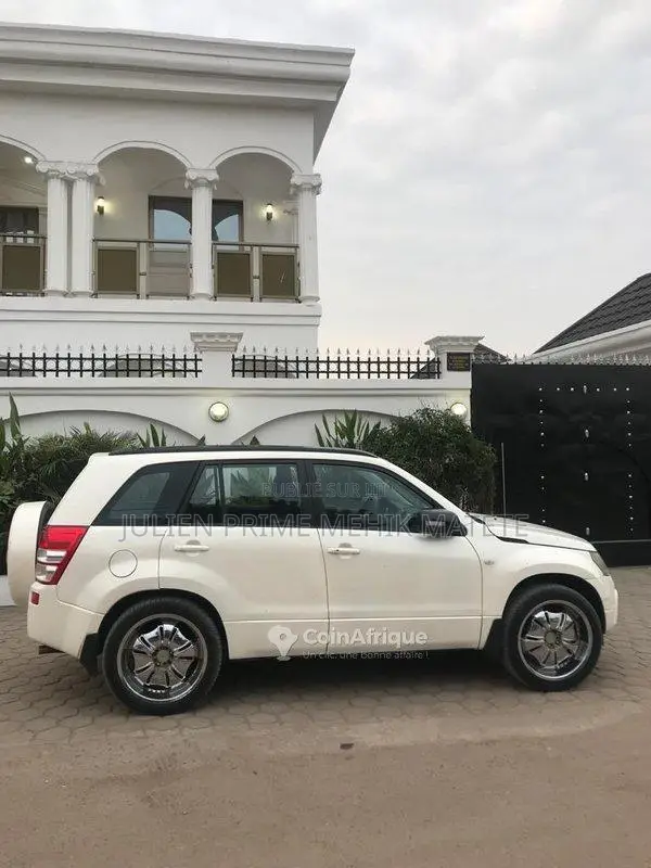 Suzuki Grand Vitara 2010 - SUV compact en excellent état