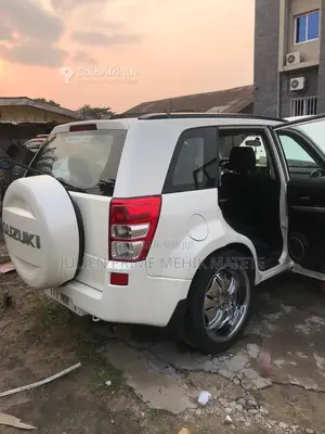 Suzuki Grand Vitara 2010 - SUV compact en excellent état