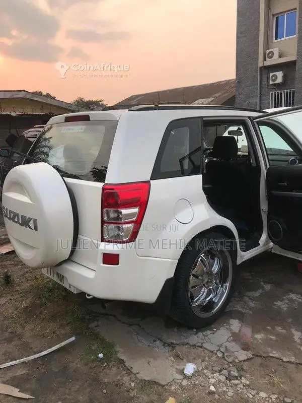 Suzuki Grand Vitara 2010 - SUV compact en excellent état