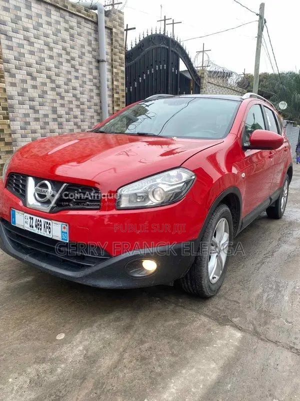 Nissan Qashqai 2 - SUV 7 places avec toit panoramique, excellent état