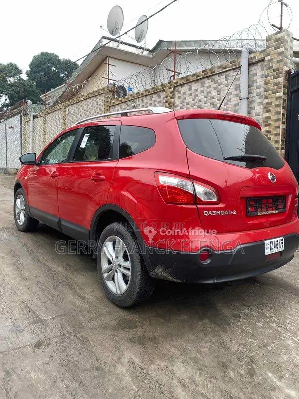 Nissan Qashqai 2 - SUV 7 places avec toit panoramique, excellent état