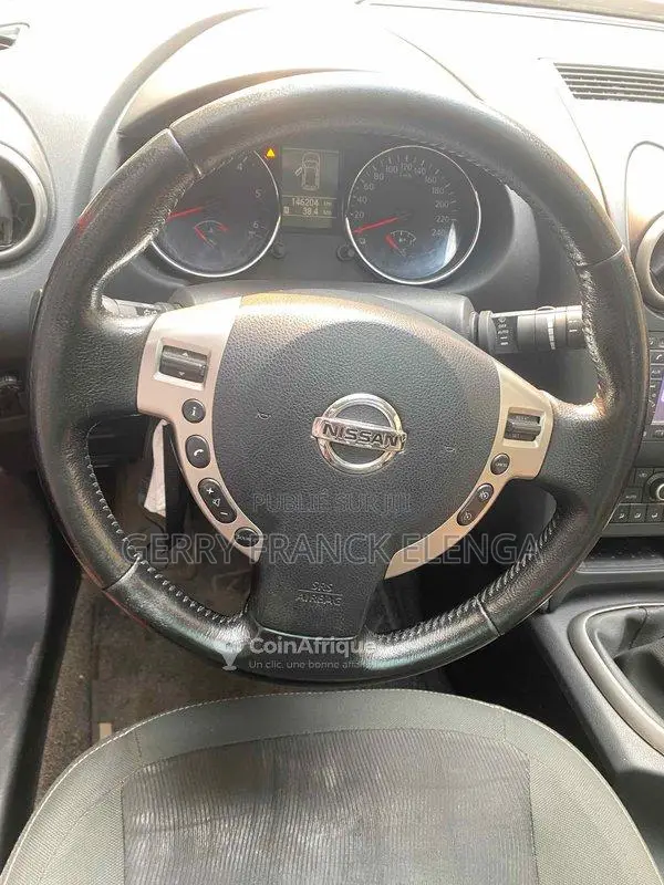 Nissan Qashqai 2 - SUV 7 places avec toit panoramique, excellent état