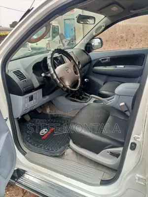 Toyota Hilux Vigo 2012 - Pick-up robuste et fiable