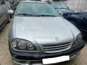 Photo - Toyota Avensis berline d'occasion - Excellent état