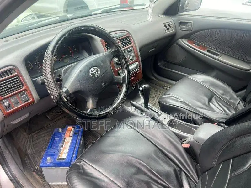 Toyota Avensis berline d'occasion - Excellent état