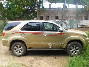 Photo - Toyota Fortuner 2009 - SUV automatique essence