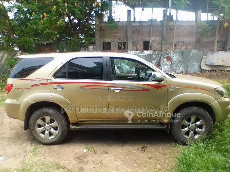 Toyota Fortuner 2009 - SUV automatique essence
