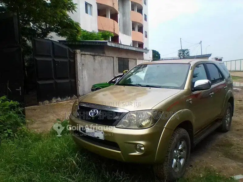 Toyota Fortuner 2009 - SUV automatique essence