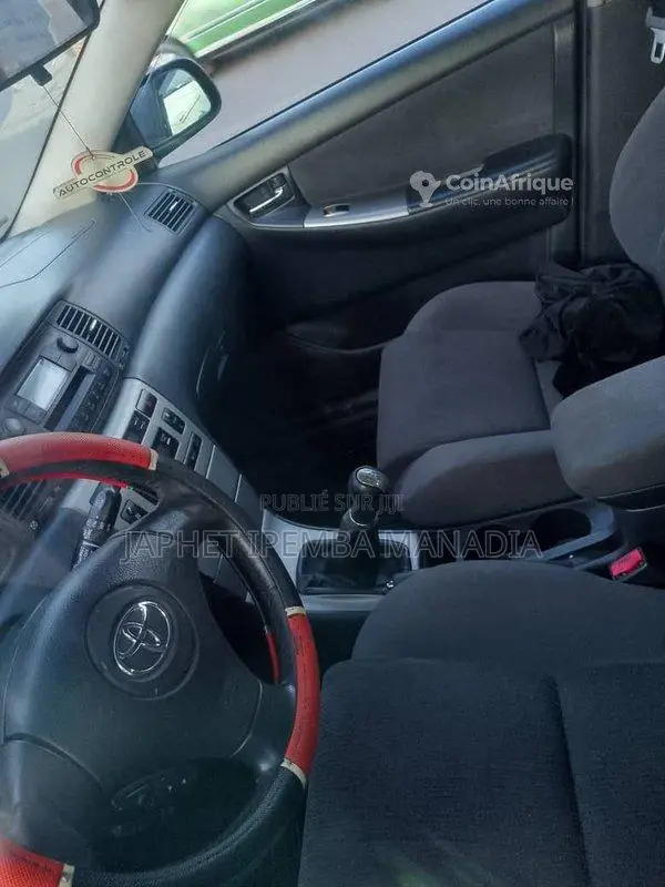 Toyota Corolla 2004 - Berline essence manuelle climatisée