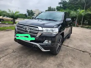 Photo - Toyota Land Cruiser 2020 - SUV 4x4 tout-terrain en excellent état