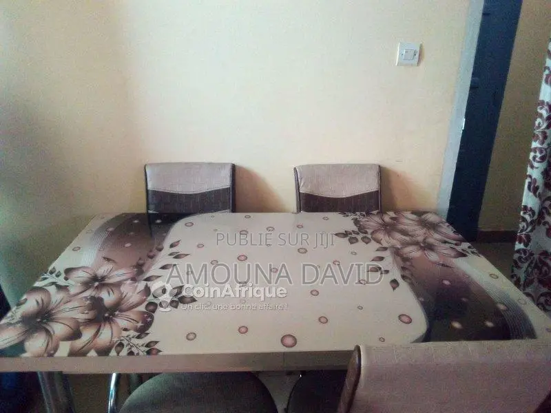 Table à manger rectangulaire en bois massif