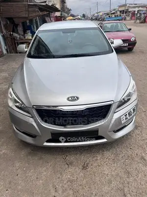 Photo - Kia K7 berline luxueuse, boîte automatique, full options