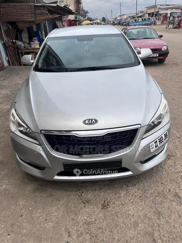 Kia K7 berline luxueuse, boîte automatique, full options