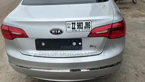 Kia K7 berline luxueuse, boîte automatique, full options