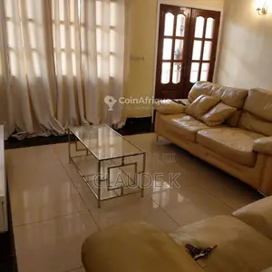 Photo - Table basse moderne en excellent état