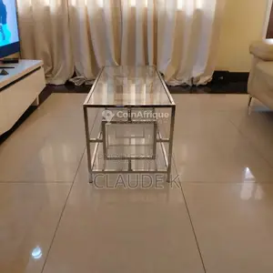 Table basse moderne en excellent état