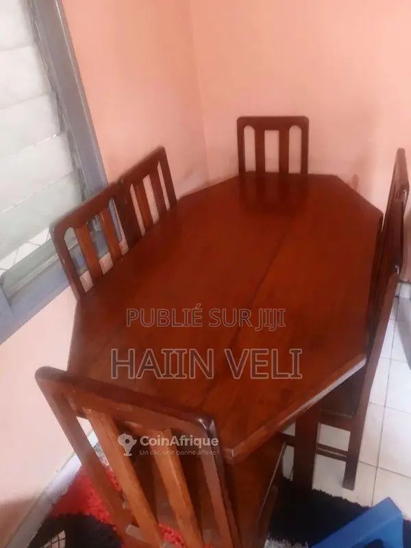 Table à manger 6 places en bois rouge massif