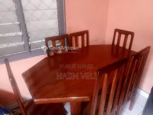 Table à manger 6 places en bois rouge massif