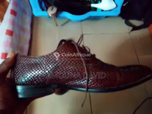 Chaussures homme en cuir style crocodile, élégantes et originales