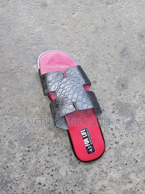 Photo - Sandales artisanales en cuir véritable - Fabrication sénégalaise