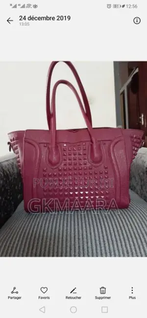 Photo - Élégant sac à main bordeaux chic et tendance