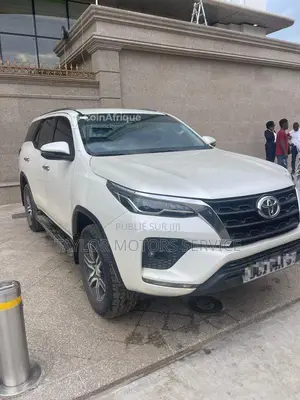 Toyota Fortuner 2020 - SUV diesel automatique, noir