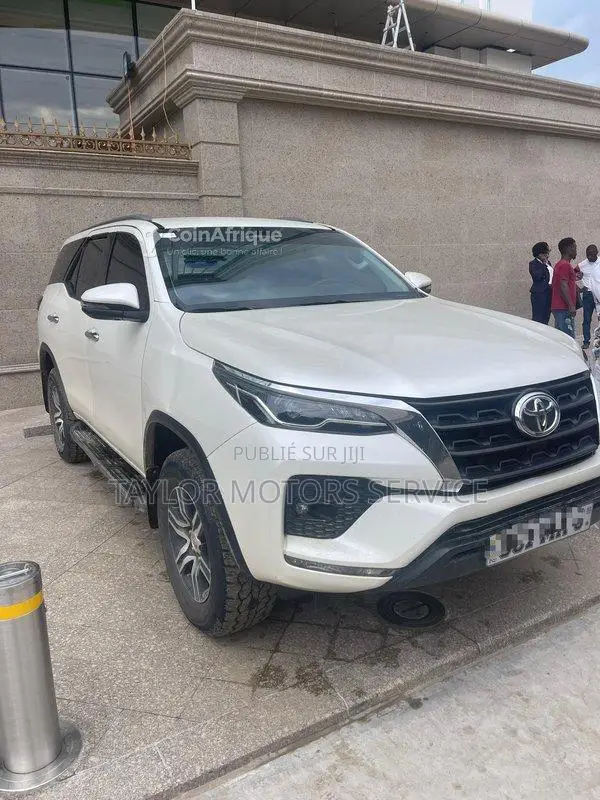 Toyota Fortuner 2020 - SUV diesel automatique, noir