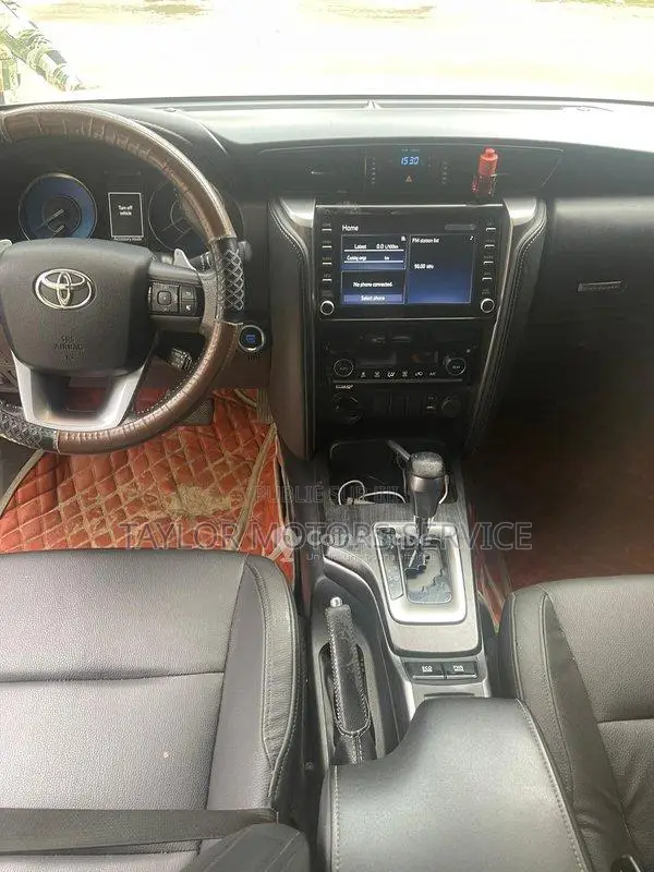 Toyota Fortuner 2020 - SUV diesel automatique, noir