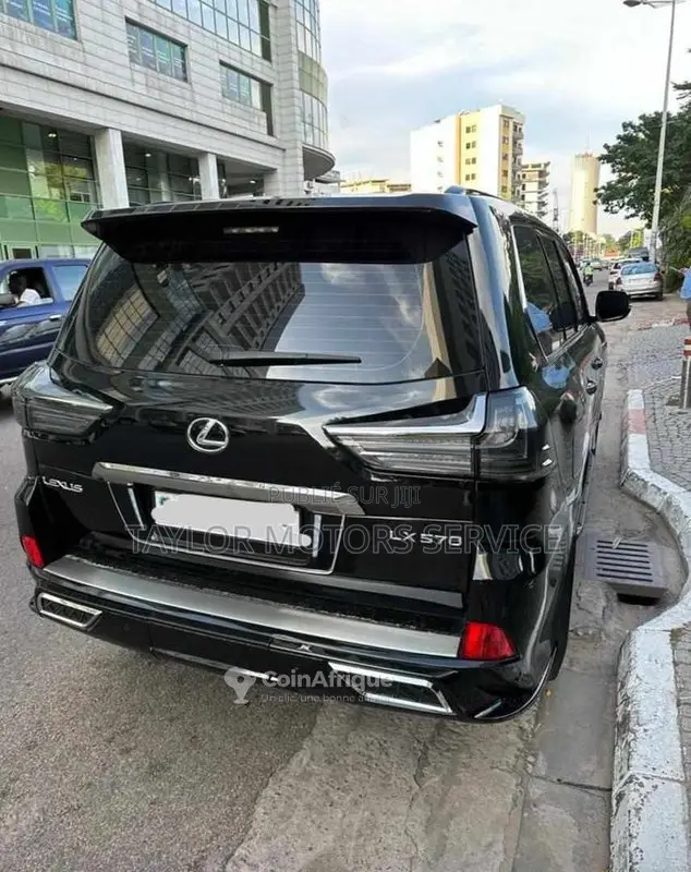 Lexus LX 570 SUV luxueux - Essence - Faible kilométrage