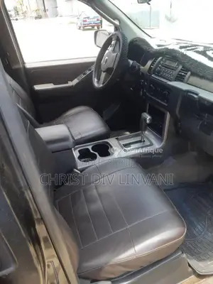 Nissan Pathfinder 2005 - SUV 4x4 essence automatique